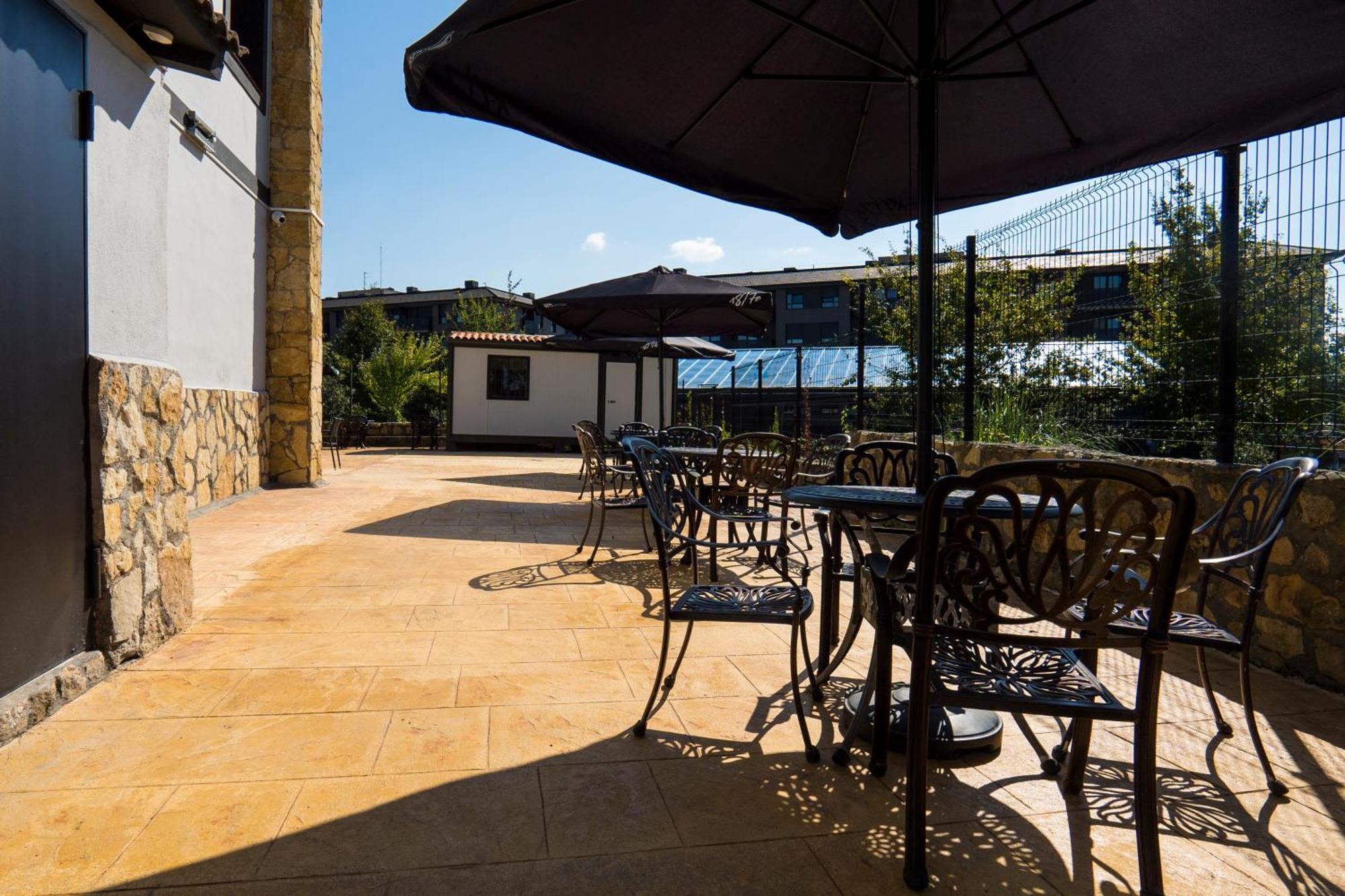 Paratene Ostatu Habitaciones Erandio ภายนอก รูปภาพ