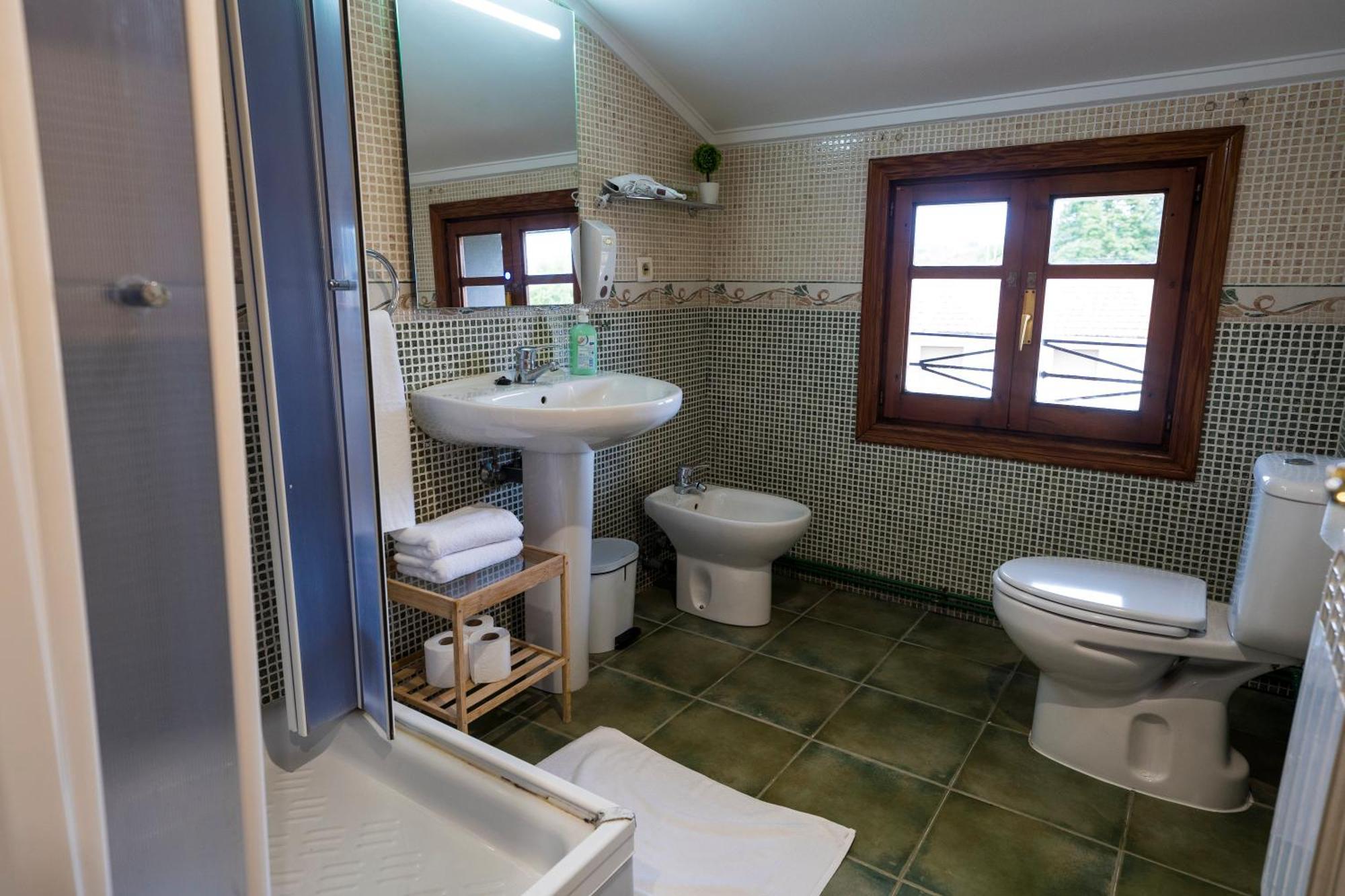 Paratene Ostatu Habitaciones Erandio ภายนอก รูปภาพ